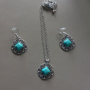 Turquoise necklace set